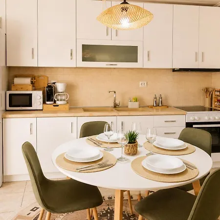 Yellow Tulip Apartment, Cozy Village Near Thessaloniki 公寓
