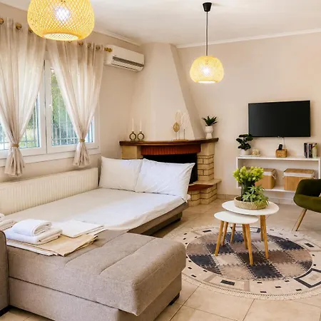 Yellow Tulip Apartment, Cozy Village Near Thessaloniki Melissochórion
