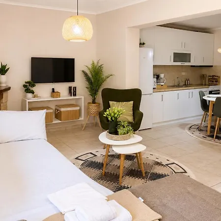 Yellow Tulip Apartment, Cozy Village Near Thessaloniki *